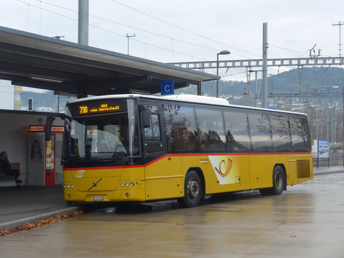 (199'526) - Schmidt, Oberb�ren - SG 344'970 - Volvo am 24. November 2018 beim Bahnhof Uzwil