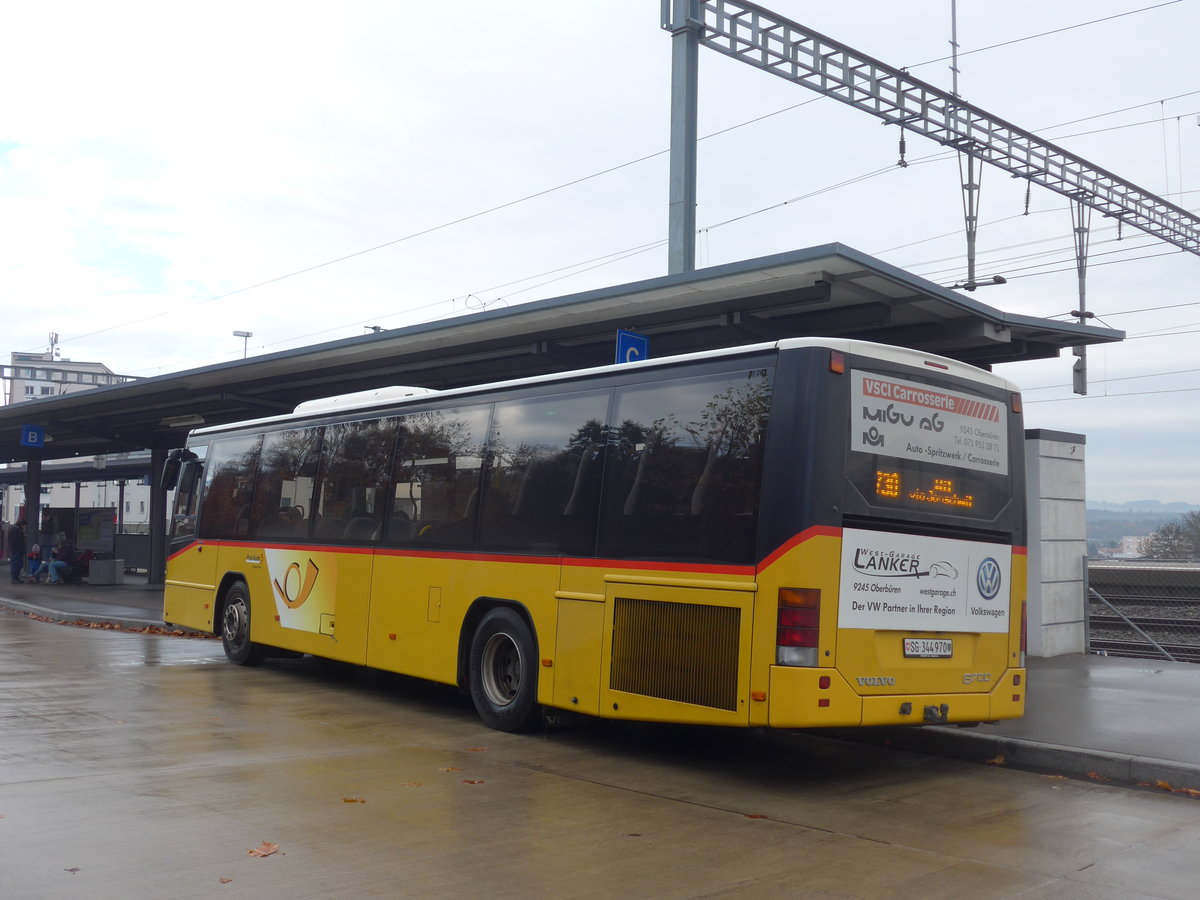 (199'527) - Schmidt, Oberb�ren - SG 344'970 - Volvo am 24. November 2018 beim Bahnhof Uzwil