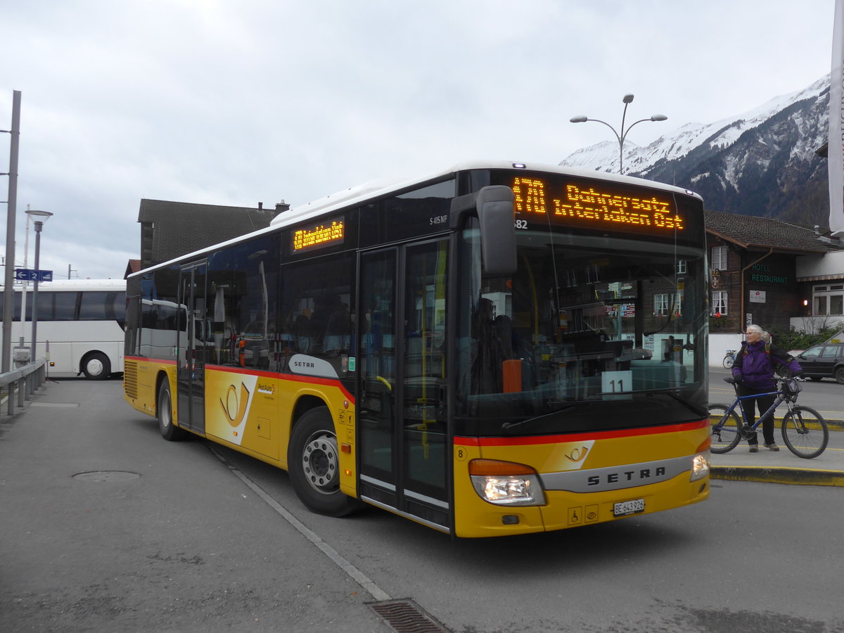(199'856) - Fl�ck, Brienz - Nr. 8/BE 643'926 - Setra am 8. Dezember 2018 beim Bahnhof Brienz
