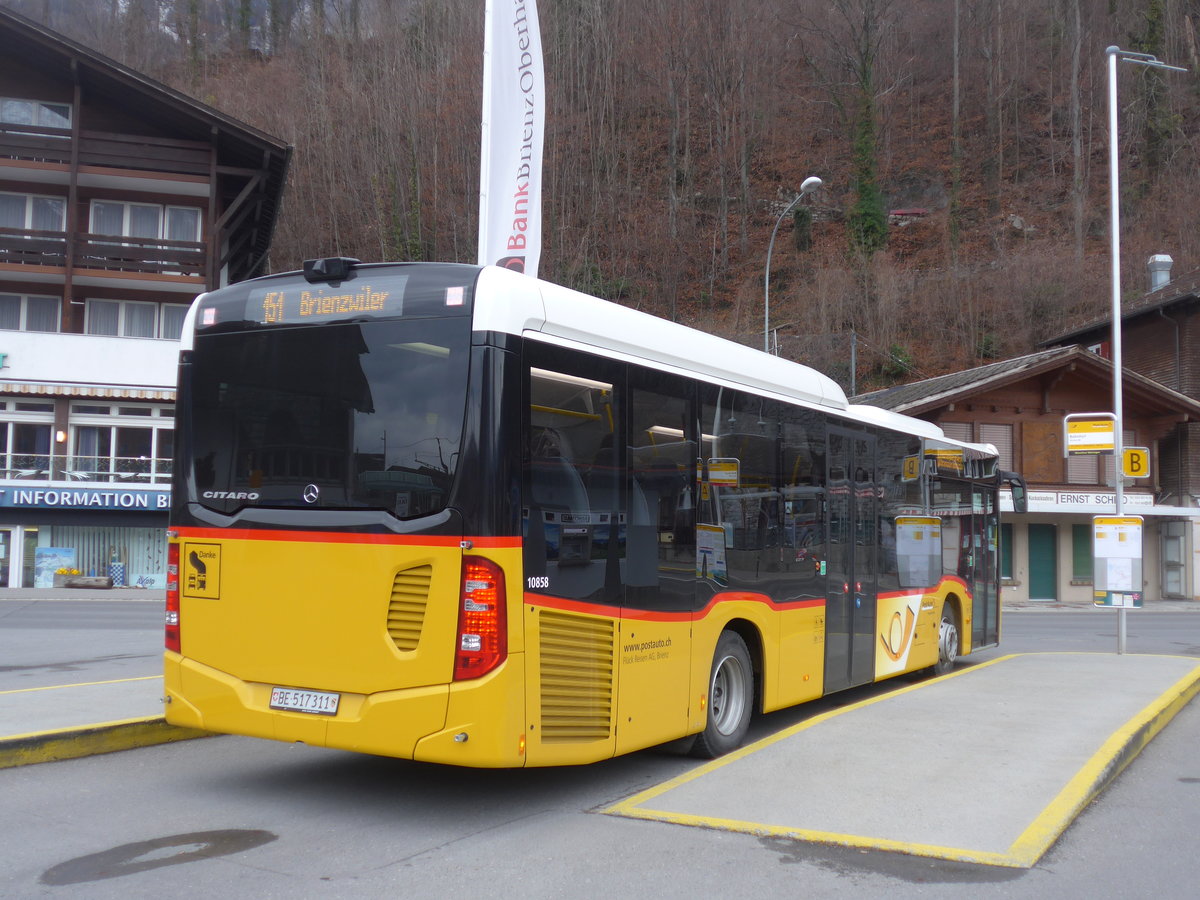 (199'859) - Fl�ck, Brienz - Nr. 4/BE 517'311 - Mercedes am 8. Dezember 2018 beim Bahnhof Brienz