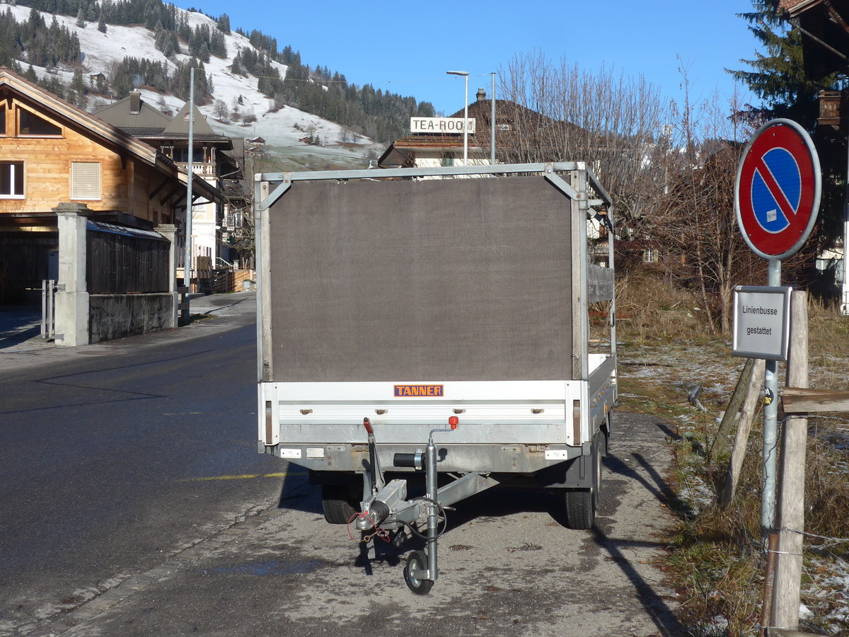 (200'213) - AFA Adelboden - Nr. 65/BE 682'046 - Humbaur Gep�ckanh�nger am 25. Dezember 2018 beim Bahnhof Zweisimmen