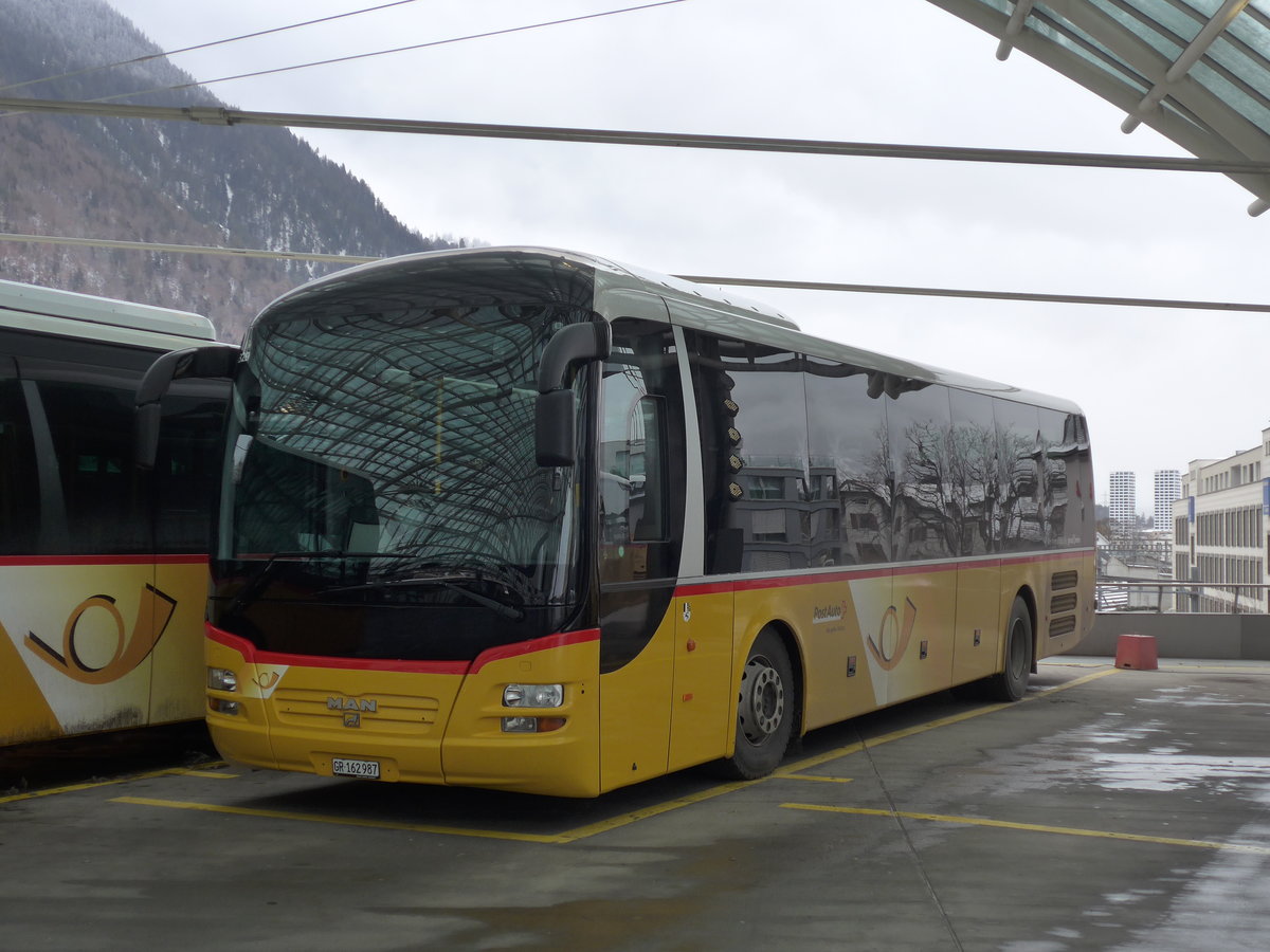 (200'613) - PostAuto Graub�nden - GR 162'987 - MAN am 2. Januar 2019 in Chur, Postautostation
