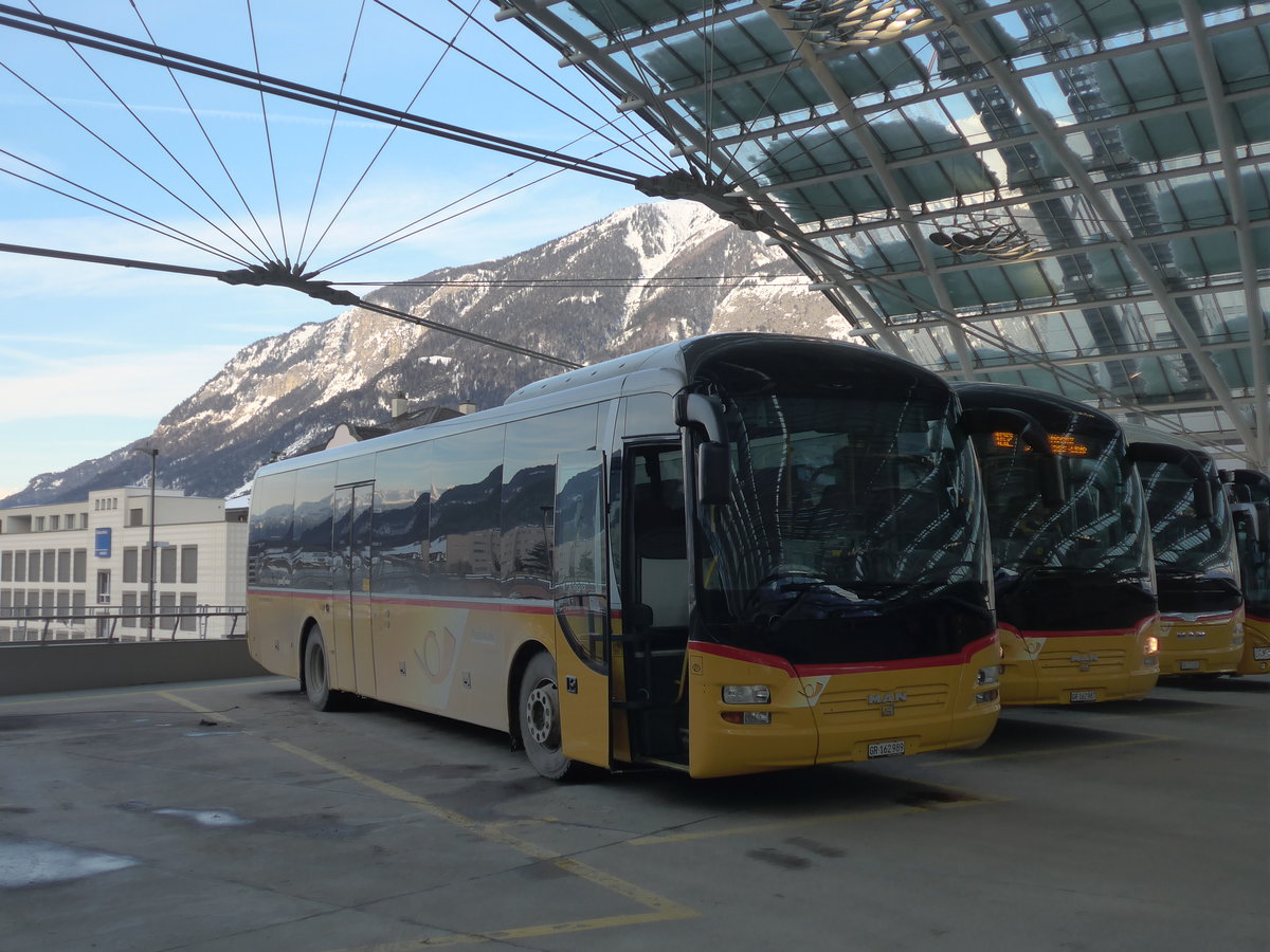 (201'214) - PostAuto Graub�nden - GR 162'989 - MAN am 19. Januar 2019 in Chur, Postautostation