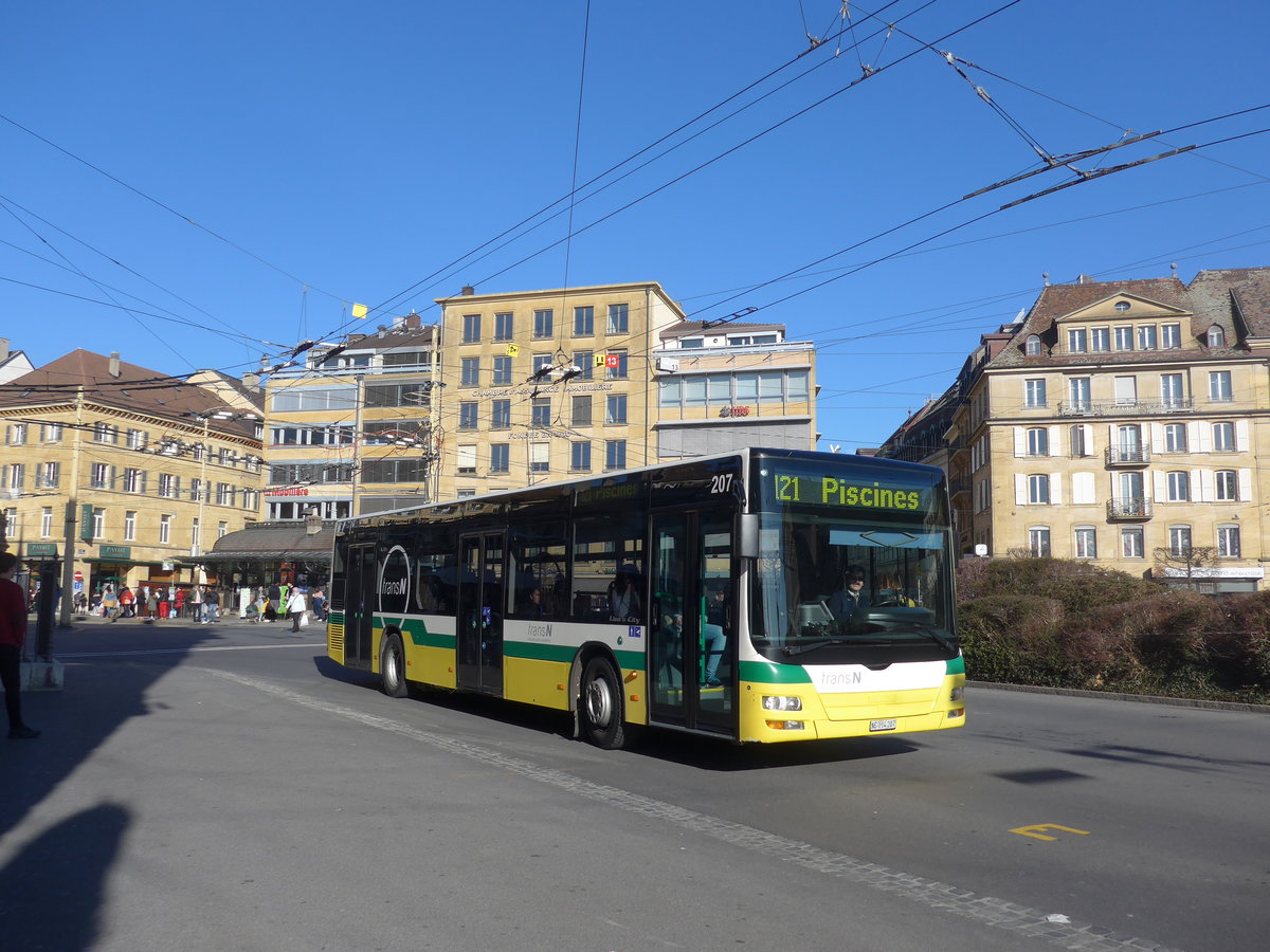 (201'651) - transN, La Chaux-de-Fonds - Nr. 207/NE 114'207 - MAN (ex TN Neuch�tel Nr. 207) am 16. Februar 2019 in Neuch�tel, Place Pury