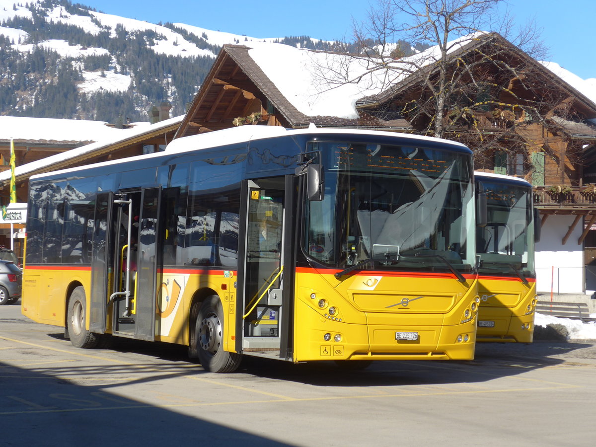 (201'682) - K�bli, Gstaad - BE 235'726 - Volvo am 17. Februar 2019 beim Bahnhof Gstaad