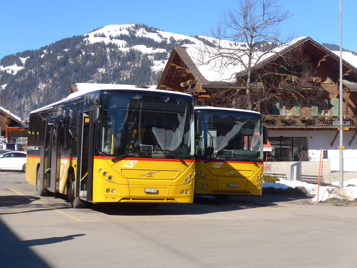 (201'683) - K�bli, Gstaad - BE 235'726 - Volvo am 17. Februar 2019 beim Bahnhof Gstaad