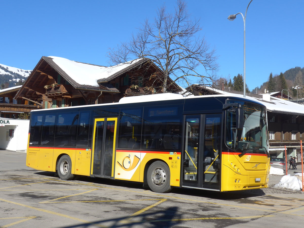 (201'686) - K�bli, Gstaad - BE 403'014 - Volvo am 17. Februar 2019 beim Bahnhof Gstaad