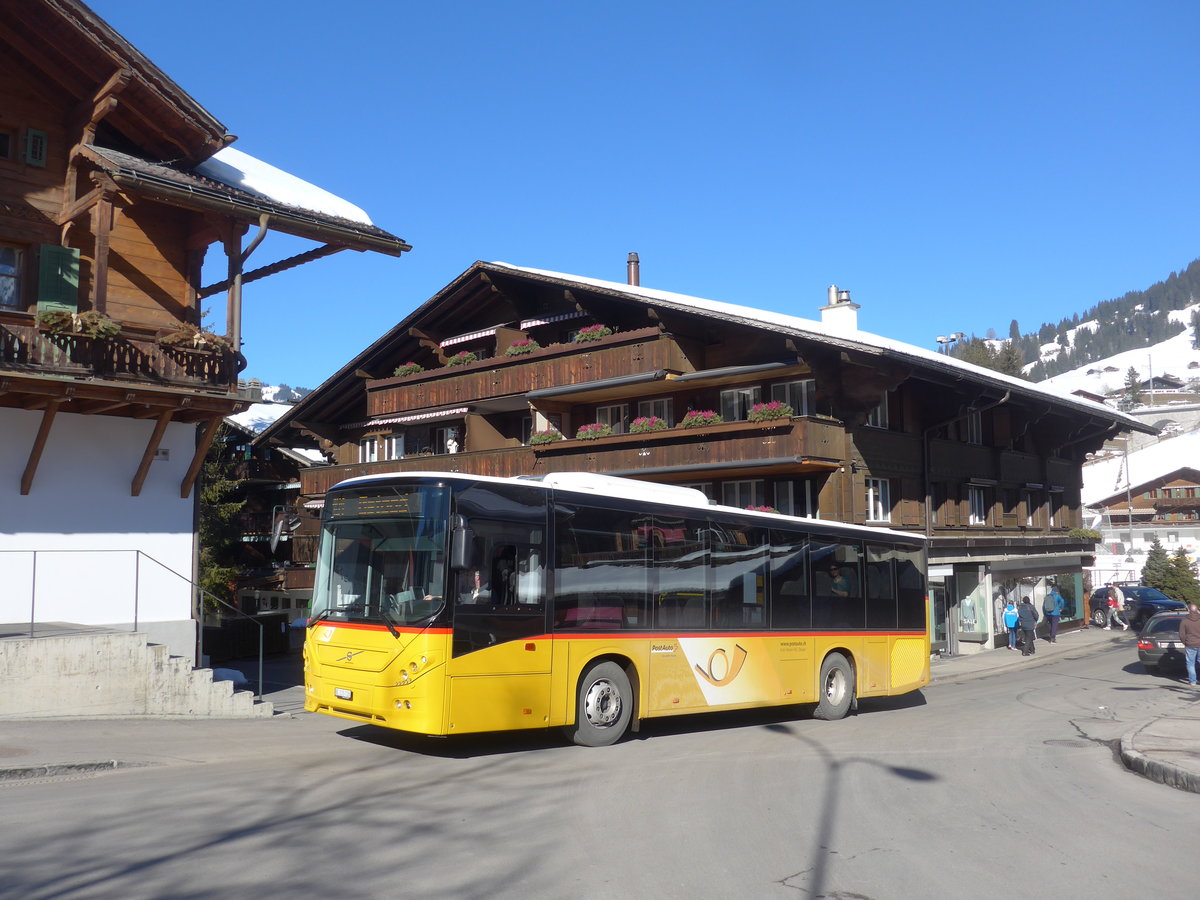 (201'696) - K�bli, Gstaad - BE 235'726 - Volvo am 17. Februar 2019 beim Bahnhof Gstaad 