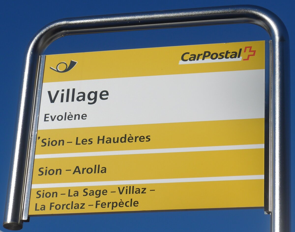 (201'750) - PostAuto-Haltestellenschild - Evol�ne, Village - am 24. Februar 2019