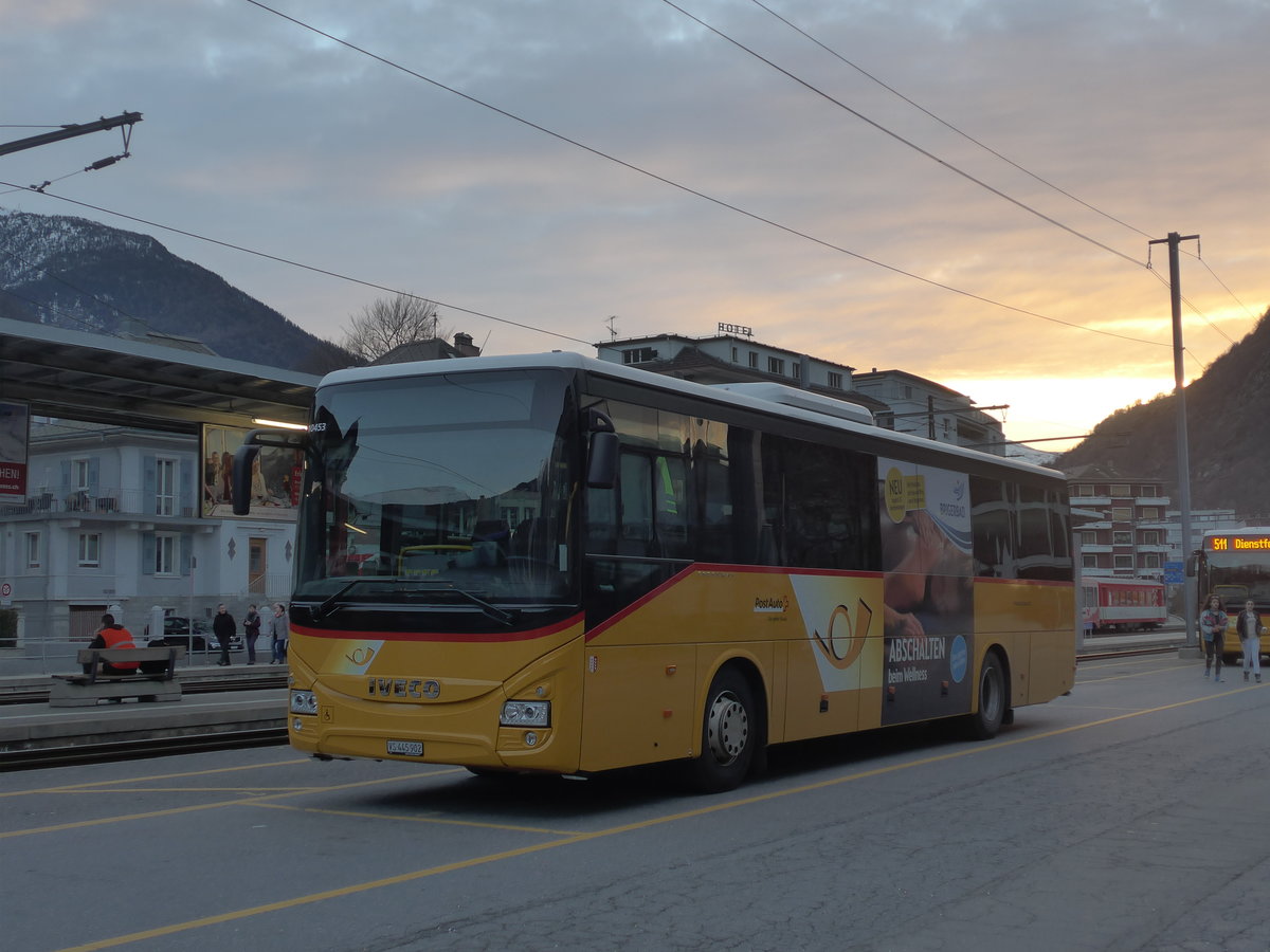 (201'923) - PostAuto Wallis - VS 445'902 - Iveco am 3. M�rz 2019 beim Bahnhof Brig