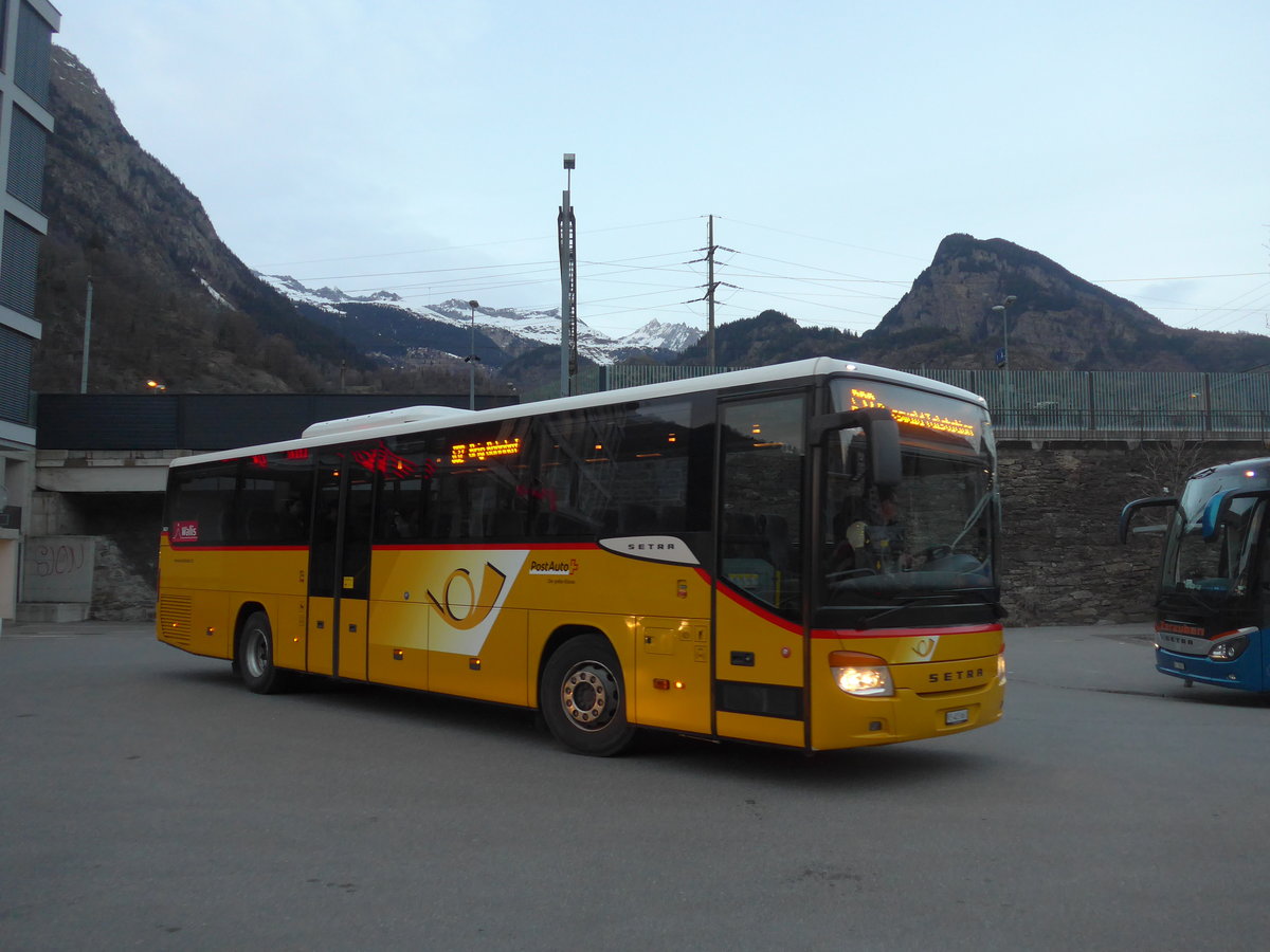 (201'927) - PostAuto Wallis - VS 403'661 - Setra am 3. M�rz 2019 beim Bahnhof Brig