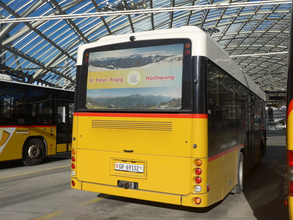 (202'132) - PostAuto Graub�nden - GR 69'102 - Scania/Hess am 10. M�rz 2019 in Chur, Postautostation
