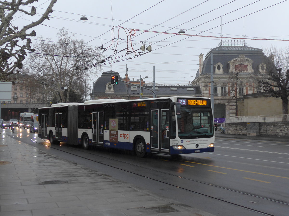 (202'215) - TPG Gen�ve - Nr. 144/GE 960'528 - Mercedes am 11. M�rz 2019 in Gen�ve, Place des Vingt-Deux-Cantons