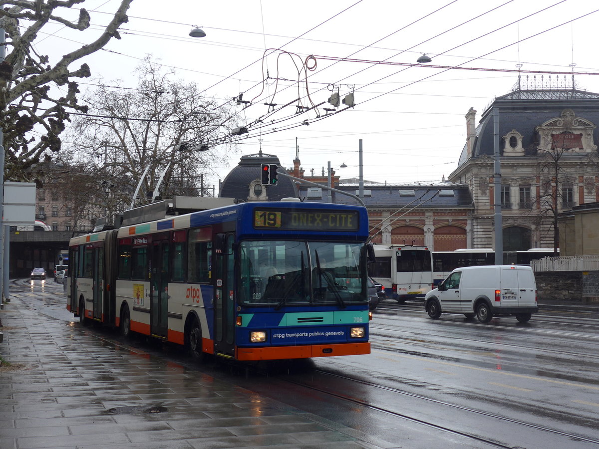 (202'223) - TPG Gen�ve - Nr. 706 - NAW/Hess Gelenktrolleybus am 11. M�rz 2019 in Gen�ve, Place des Vingt-Deux-Cantons