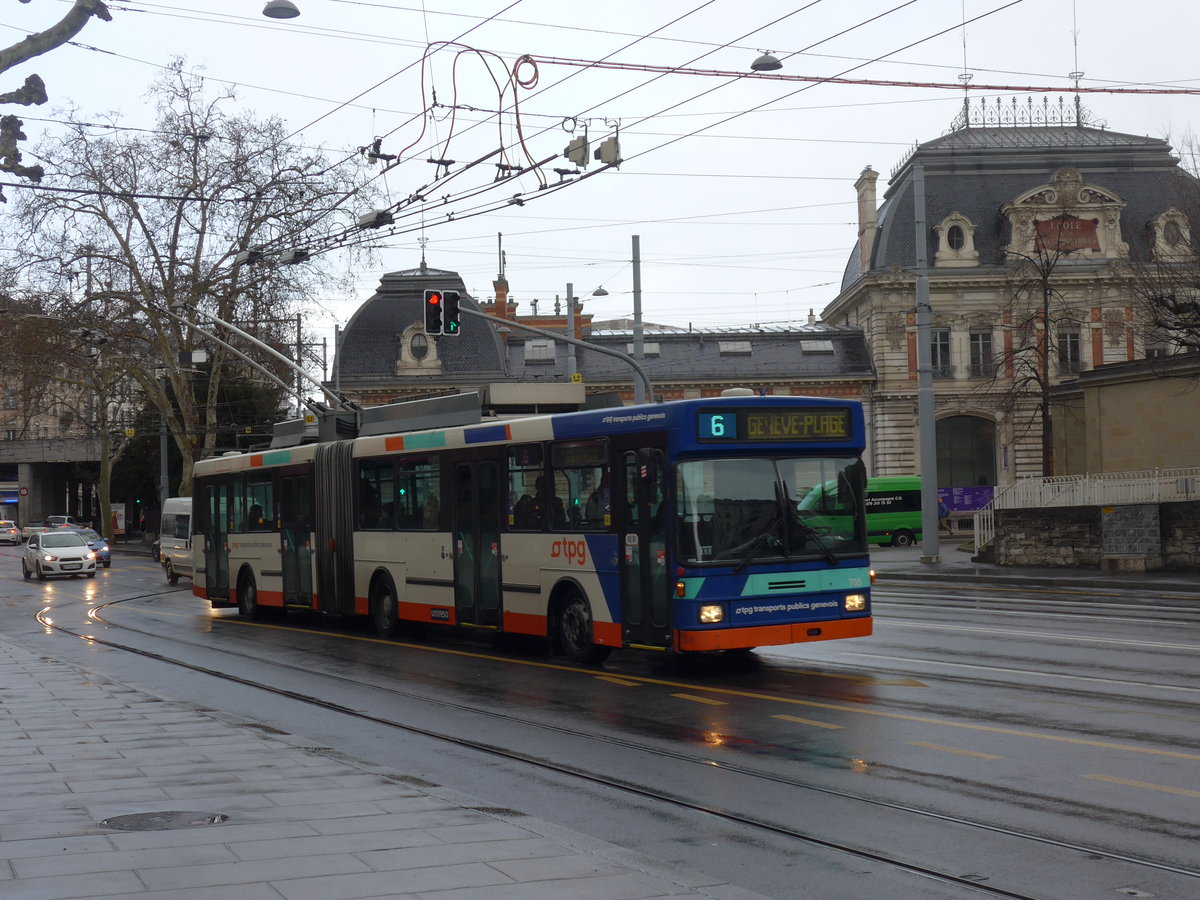 (202'249) - TPG Gen�ve - Nr. 705 - NAW/Hess Gelenktrolleybus am 11. M�rz 2019 in Gen�ve, Place des Vingt-Deux-Cantons
