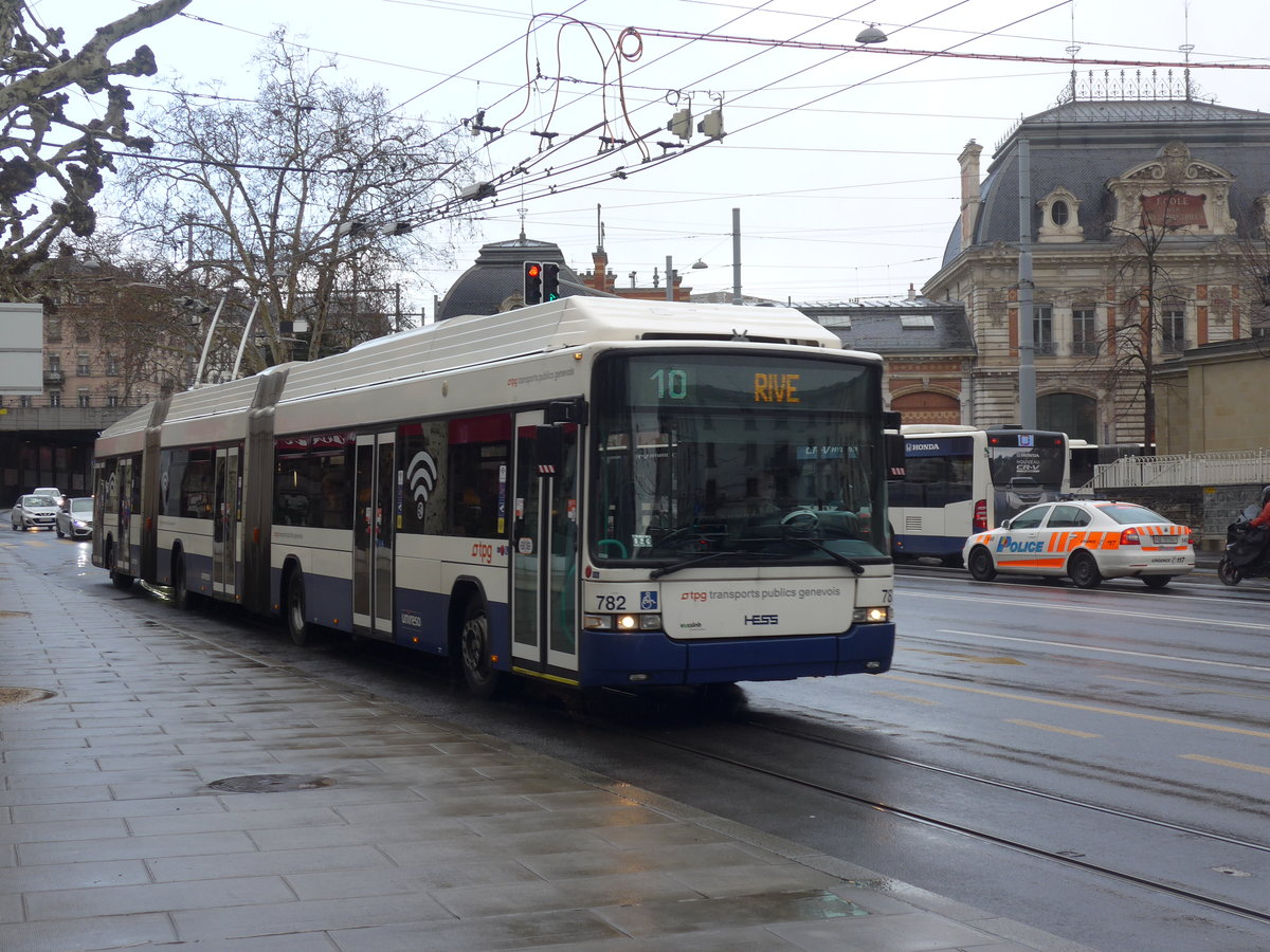 (202'251) - TPG Gen�ve - Nr. 782 - Hess/Hess Doppelgelenktrolleybus am 11. M�rz 2019 in Gen�ve, Place des Vingt-Deux-Cantons