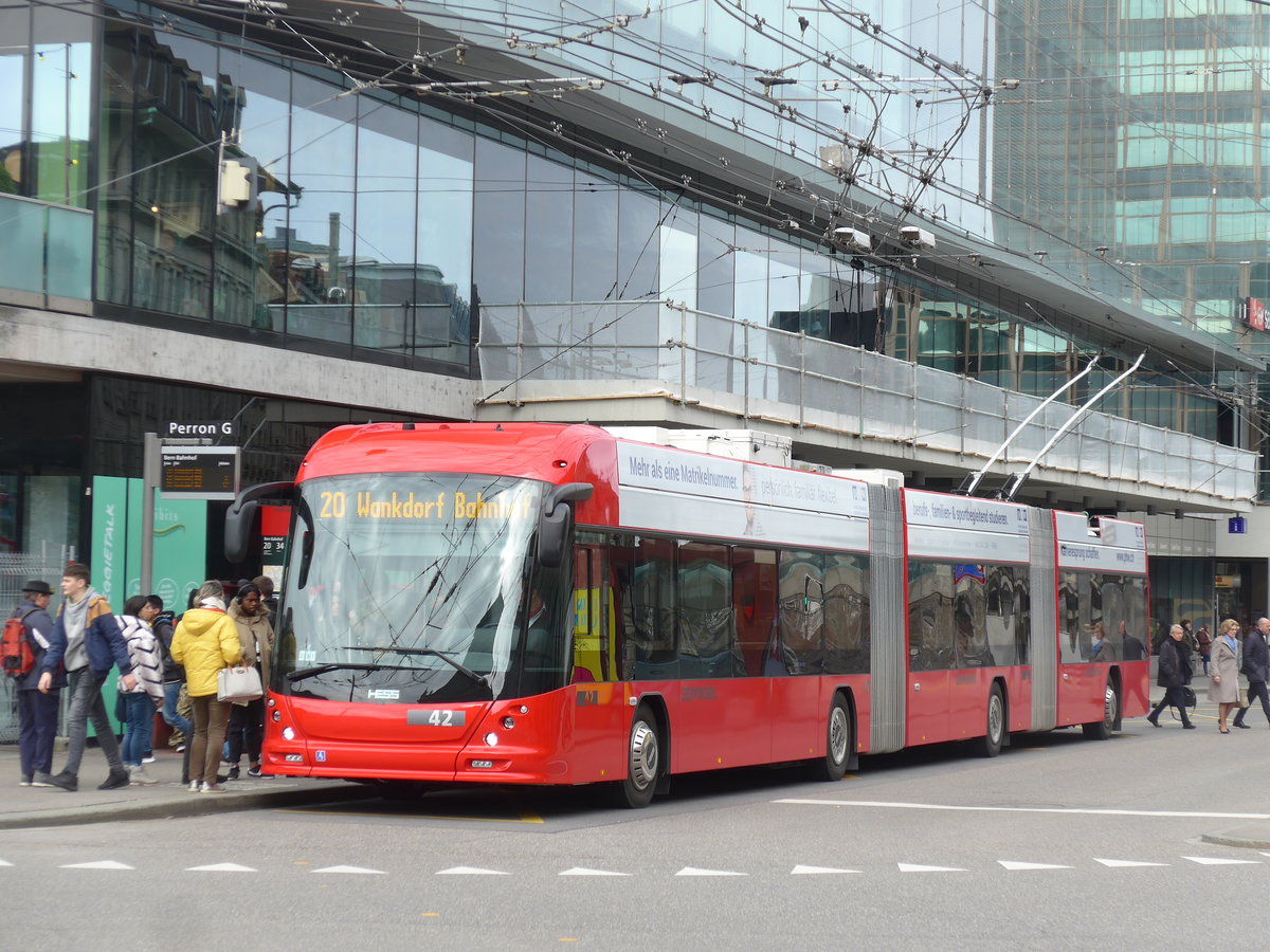 (202'351) - Bernmobil, Bern - Nr. 42 - Hess/Hess Doppelgelenktrolleybus am 12. M�rz 2019 beim Bahnhof Bern