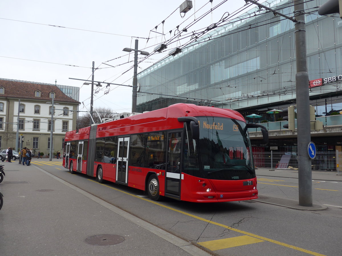 (202'364) - Bernmobil, Bern - Nr. 21 - Hess/Hess Gelenktrolleybus am 12. M�rz 2019 beim Bahnhof Bern