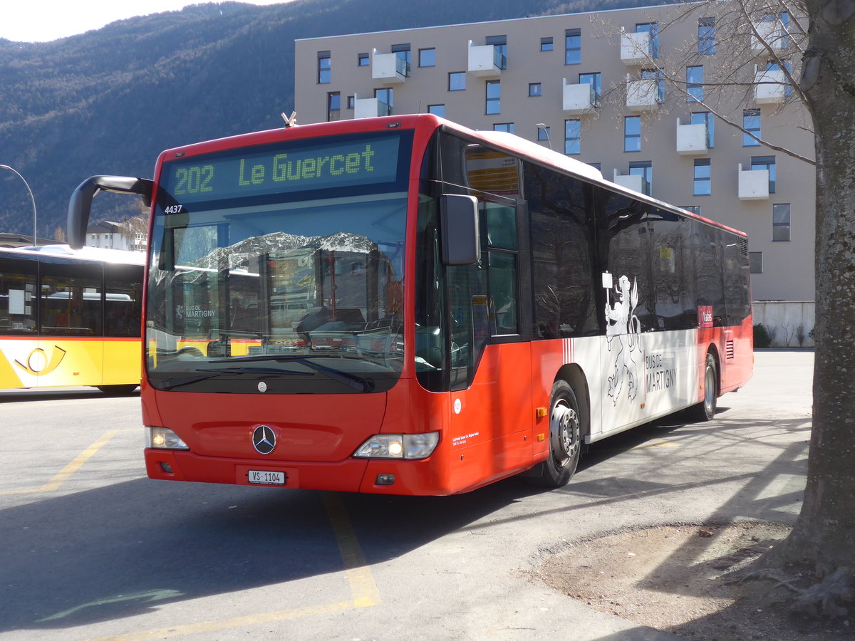 (202'394) - TMR Martigny - Nr. 121/VS 1104 - Mercedes am 16. M�rz 2019 beim Bahnhof Martigny
