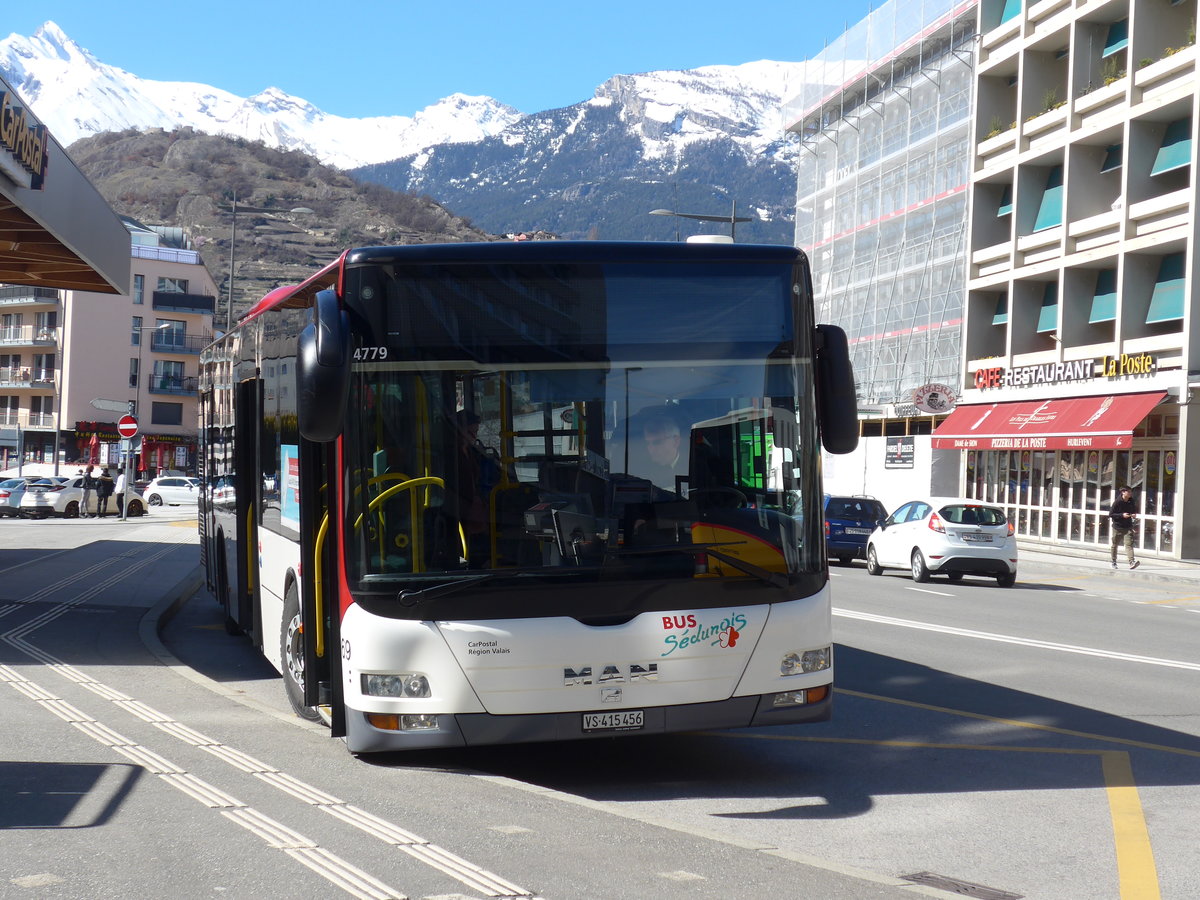 (202'415) - PostAuto Wallis - Nr. 69/VS 415'456 - MAN (ex Lathion, Sion Nr. 69) am 16. M�rz 2019 beim Bahnhof Sion