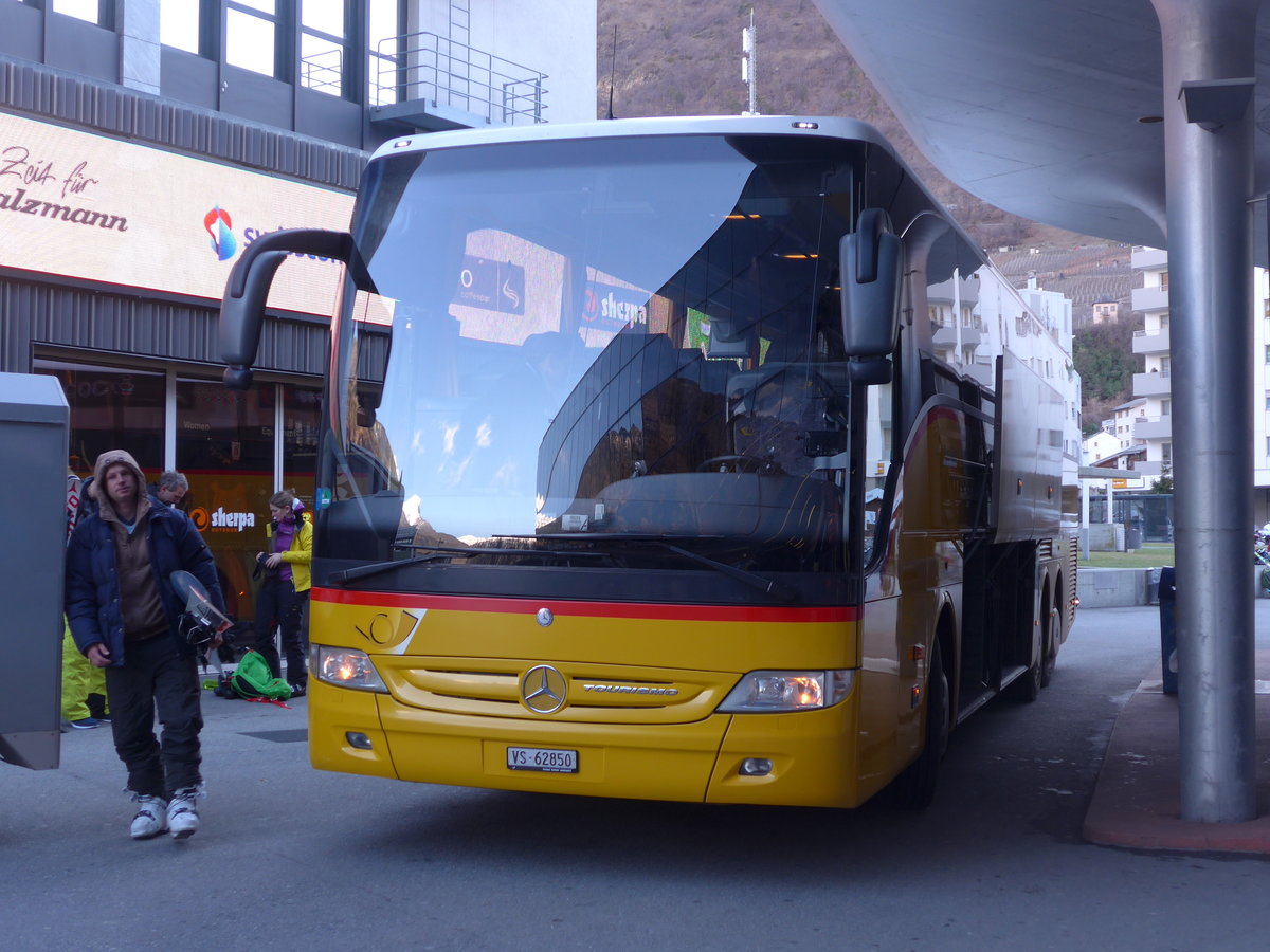 (202'431) - PostAuto Wallis - VS 62'850 - Mercedes am 16. M�rz 2019 beim Bahnhof Visp