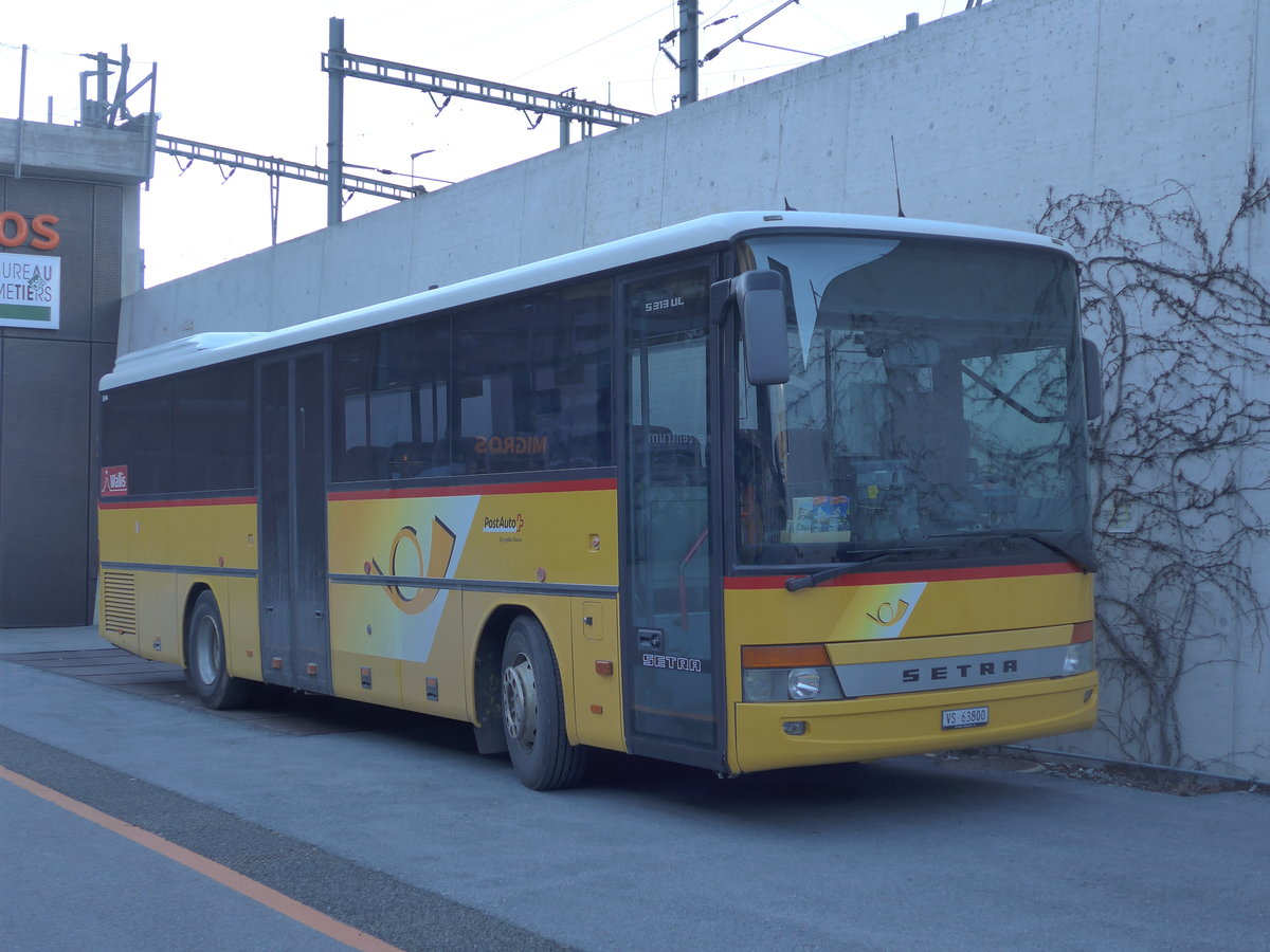 (202'434) - Autotour, Visp - VS 63'800 - Setra am 16. M�rz 2019 beim Bahnhof Visp