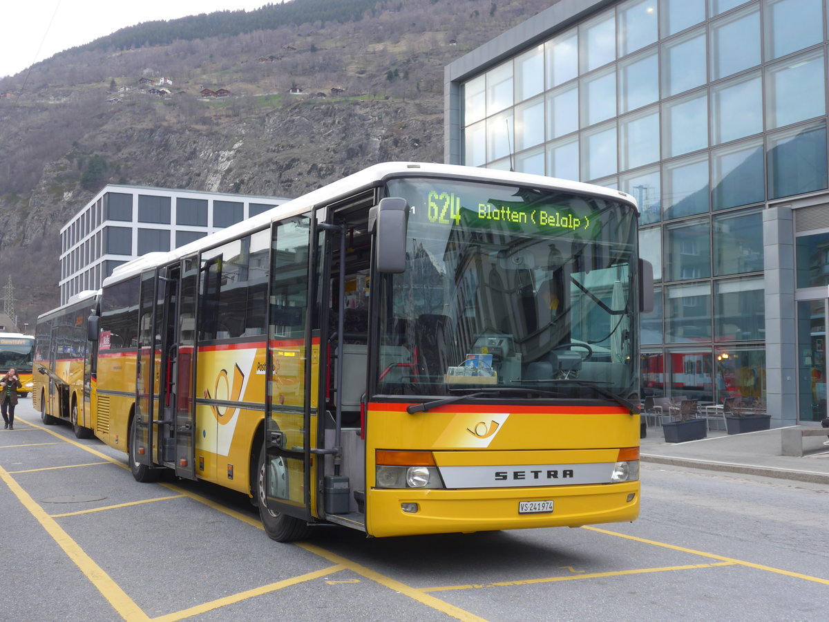 (202'473) - PostAuto Wallis - VS 241'974 - Setra am 17. M�rz 2019 beim Bahnhof Brig