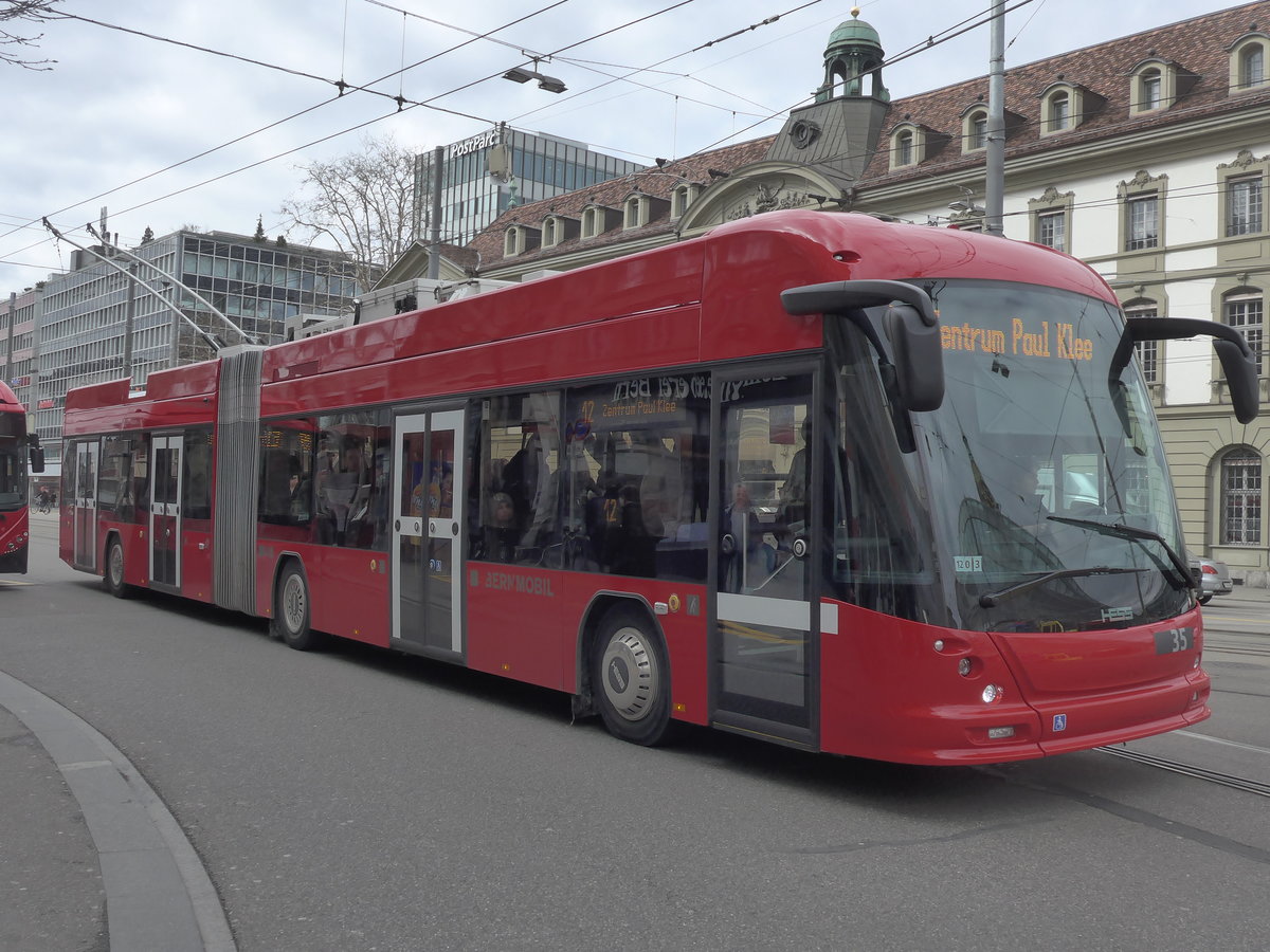 (202'487) - Bernmobil, Bern - Nr. 35 - Hess/Hess Gelenktrolleybus am 18. M�rz 2019 beim Bahnhof Bern