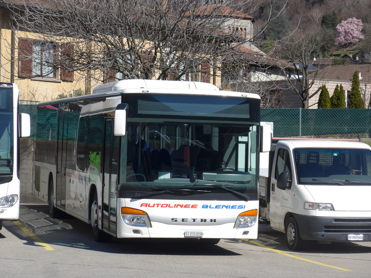 (202'562) - ABl Biasca - Nr. 19/TI 231'019 - Setra am 19. M�rz 2019 in Biasca, Garage