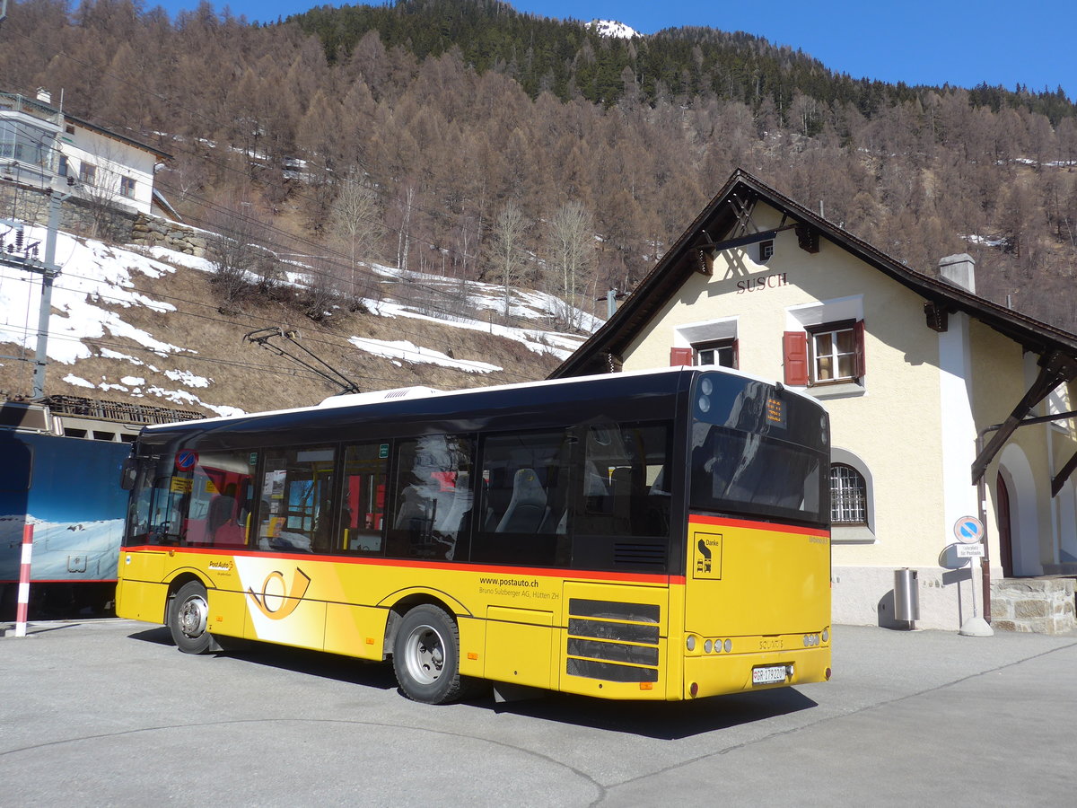 (202'605) - PostAuto Graub�nden (Sulzberger) - GR 179'220 - Solaris am 20. M�rz 2019 beim Bahnhof Susch