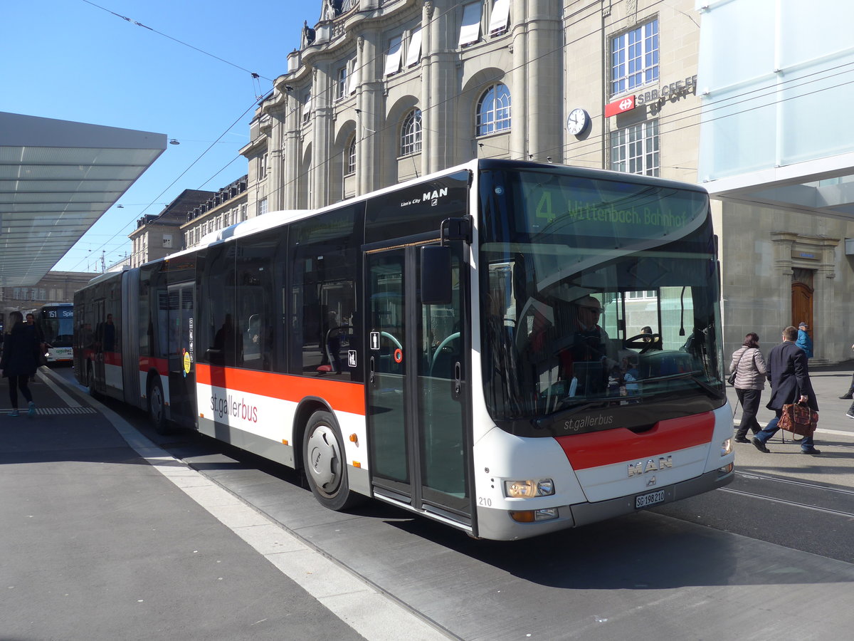 (202'684) - St. Gallerbus, St. Gallen - Nr. 210/SG 198'210 - MAN am 21. M�rz 2019 beim Bahnhof St. Gallen