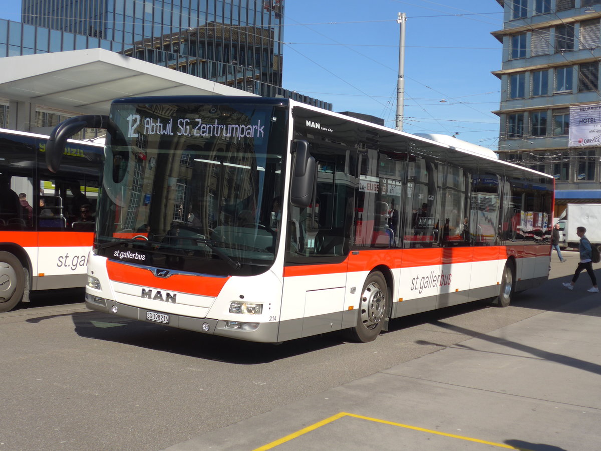 (202'691) - St. Gallerbus, St. Gallen - Nr. 214/SG 198'214 - MAN am 21. M�rz 2019 beim Bahnhof St. Gallen