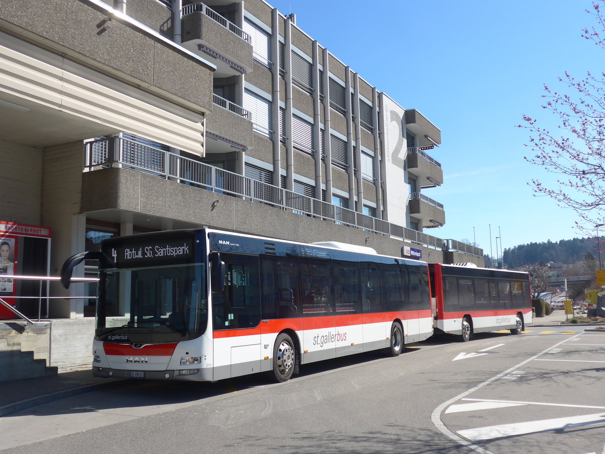 (202'717) - St. Gallerbus, St. Gallen - Nr. 213/SG 198'213 - MAN am 21. M�rz 2019 beim Bahnhof Wittenbach
