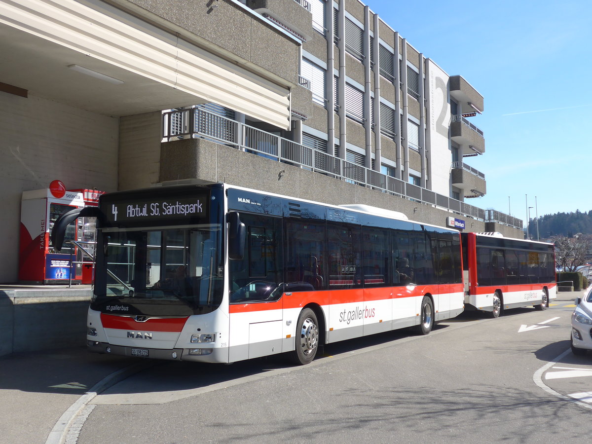(202'721) - St. Gallerbus, St. Gallen - Nr. 215/SG 198'215 - MAN am 21. M�rz 2019 beim Bahnhof Wittenbach