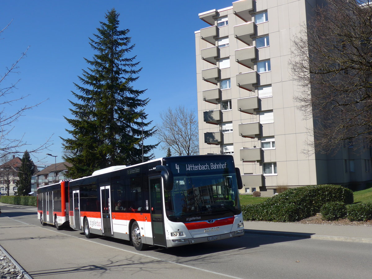 (202'726) - St. Gallerbus, St. Gallen - Nr. 212/SG 198'212 - MAN am 21. M�rz 2019 beim Bahnhof Wittenbach