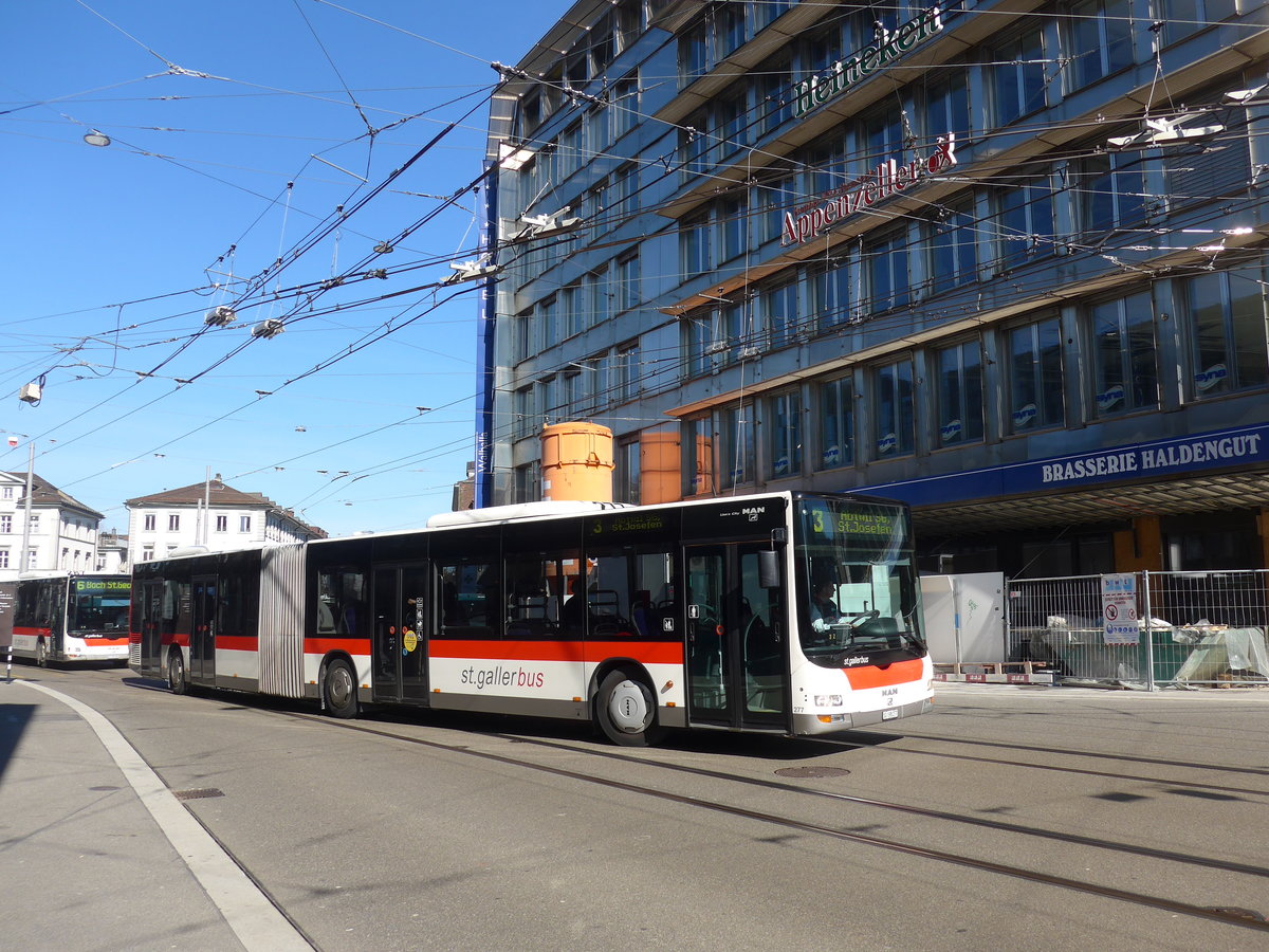 (202'754) - St. Gallerbus, St. Gallen - Nr. 277/SG 198'277 - MAN am 21. M�rz 2019 beim Bahnhof St. Gallen