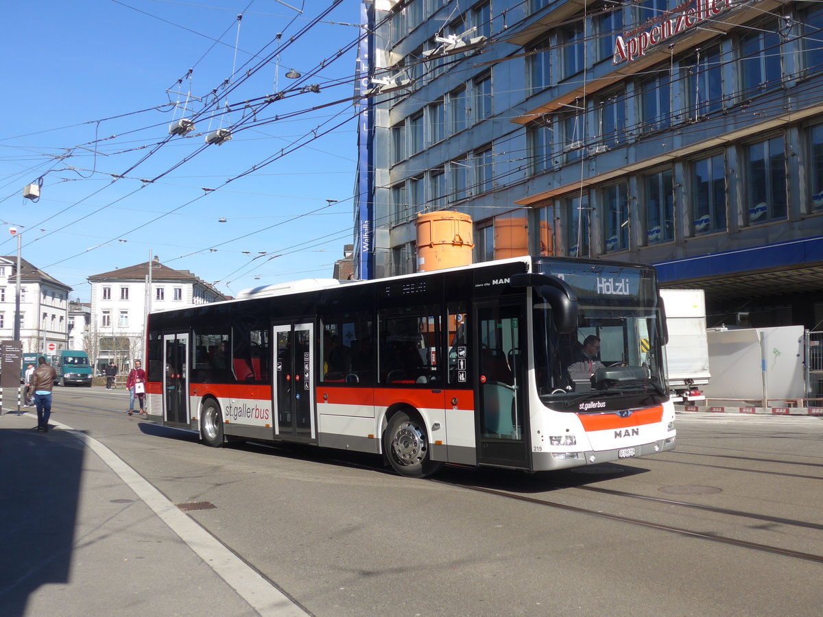 (202'765) - St. Gallerbus, St. Gallen - Nr. 219/SG 198'219 - MAN am 21. M�rz 2019 beim Bahnhof St. Gallen