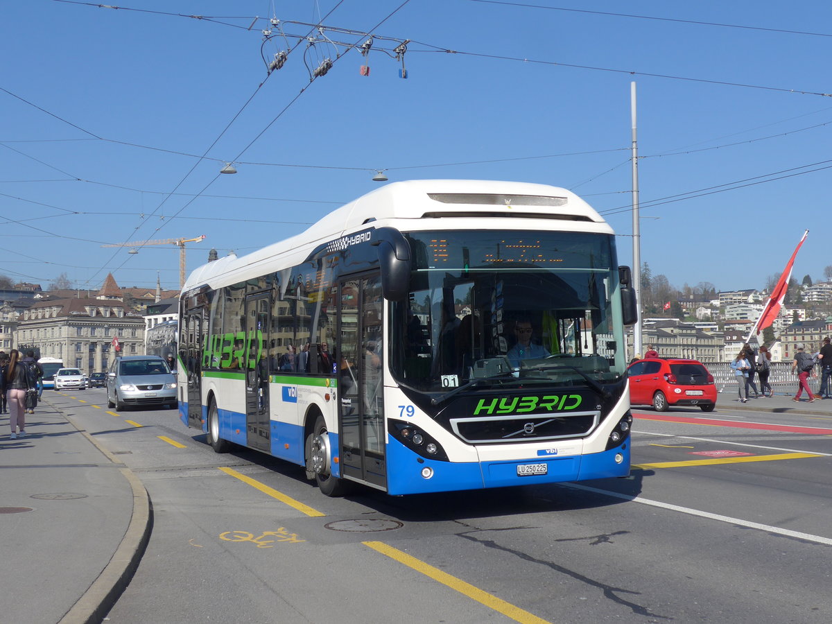 (203'005) - VBL Luzern - Nr. 79/LU 250'225 - Volvo am 23. M�rz 2019 in Luzern, Bahnhofbr�cke