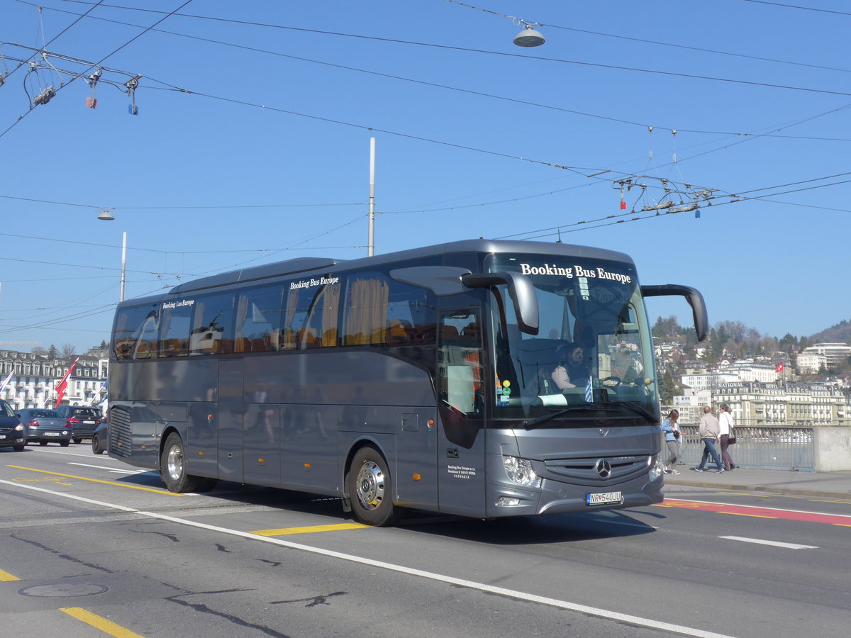(203'006) - Aus der Slowakei: Booking Bus Europe, Nitra - NR-540JU - Mercedes am 23. M�rz 2019 in Luzern, Bahnhofbr�cke