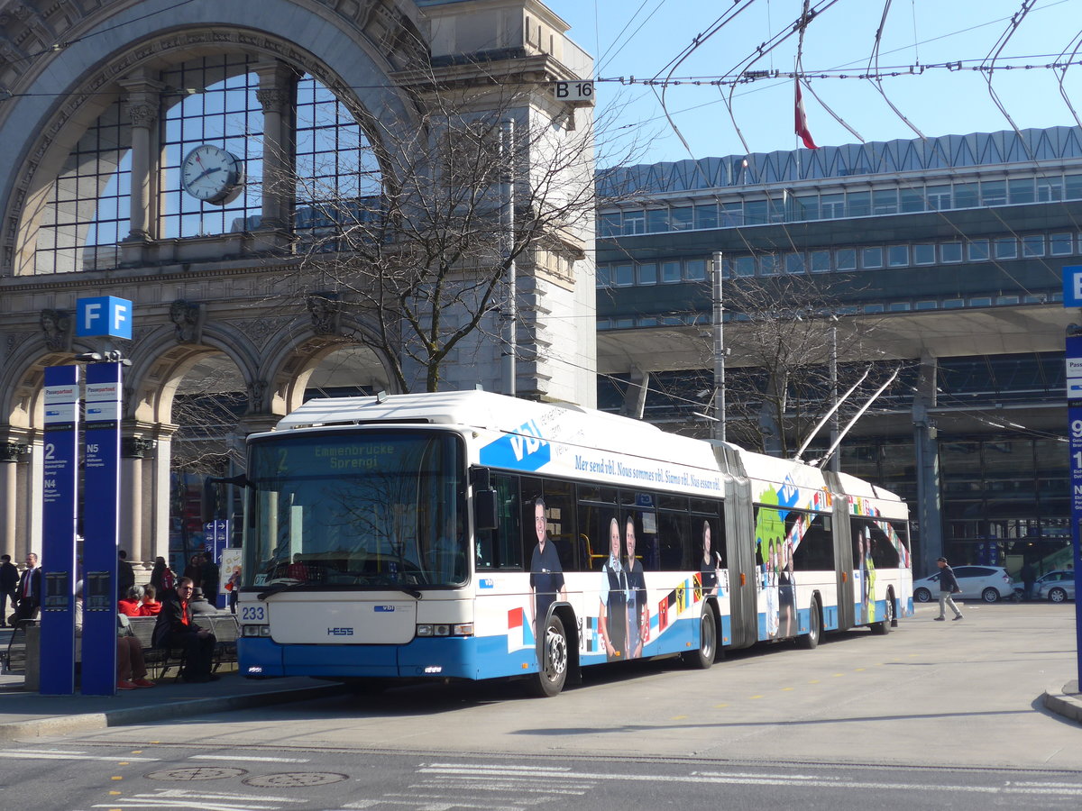 (203'038) - VBL Luzern - Nr. 233 - Hess/Hess Doppelgelenktrolleybus am 23. M�rz 2019 beim Bahnhof Luzern
