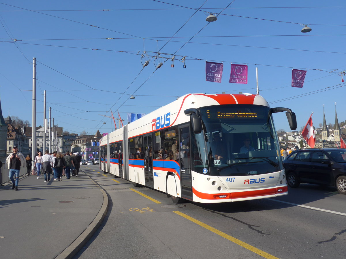 (203'371) - VBL Luzern - Nr. 407 - Hess/Hess Doppelgelenktrolleybus am 30. M�rz 2019 in Luzern, Bahnhofbr�cke