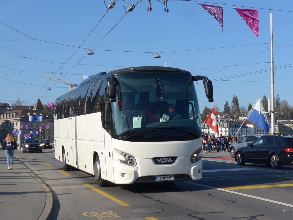 (203'382) - Aus Slowenien: ??? - LJ 066-MT - VDL am 30. M�rz 2019 in Luzern, Bahnhofbr�cke
