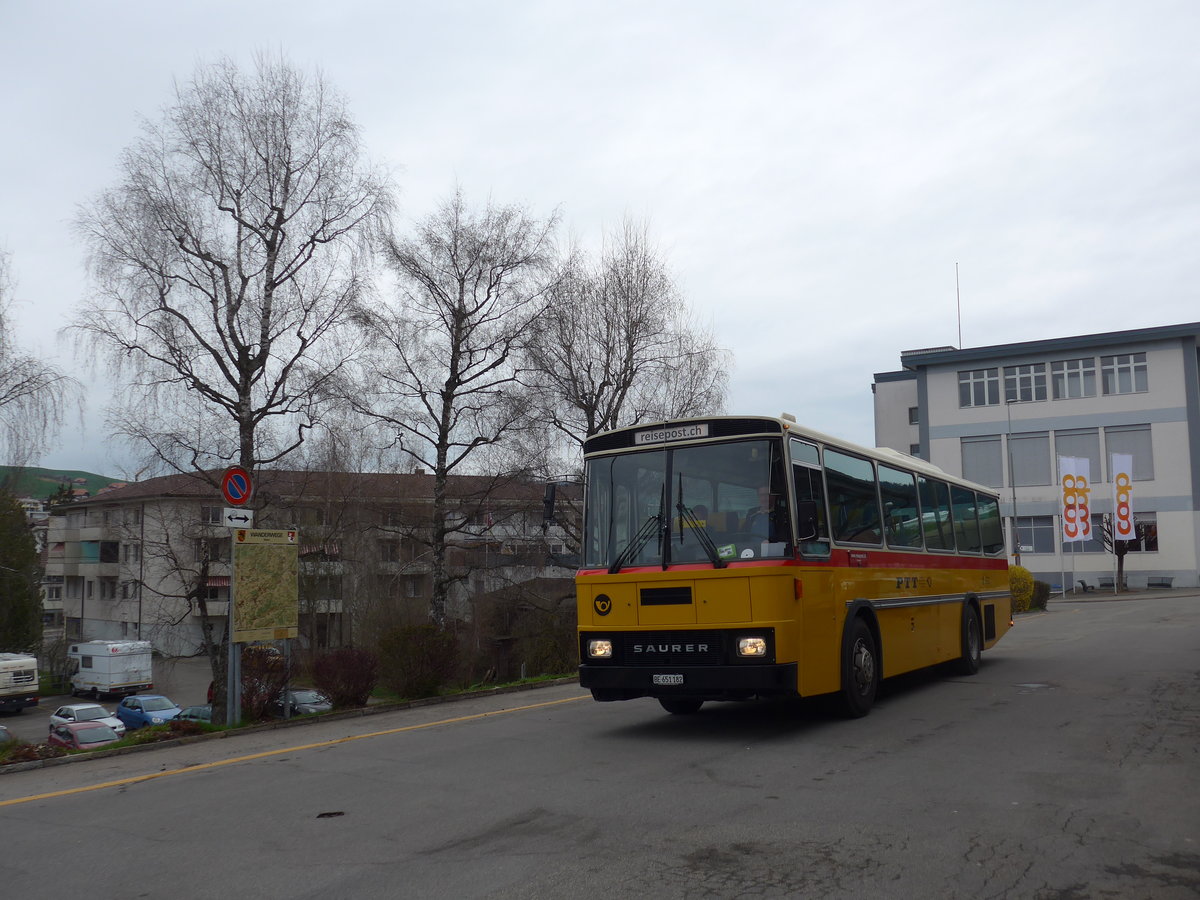 (203'474) - Bernair, M�nsingen - BE 651'182 - Saurer/T�scher (ex Schebath, Lauerz; ex Albin, F�llanden; ex Heim, Flums) am 7. April 2019 beim Bahnhof Biglen