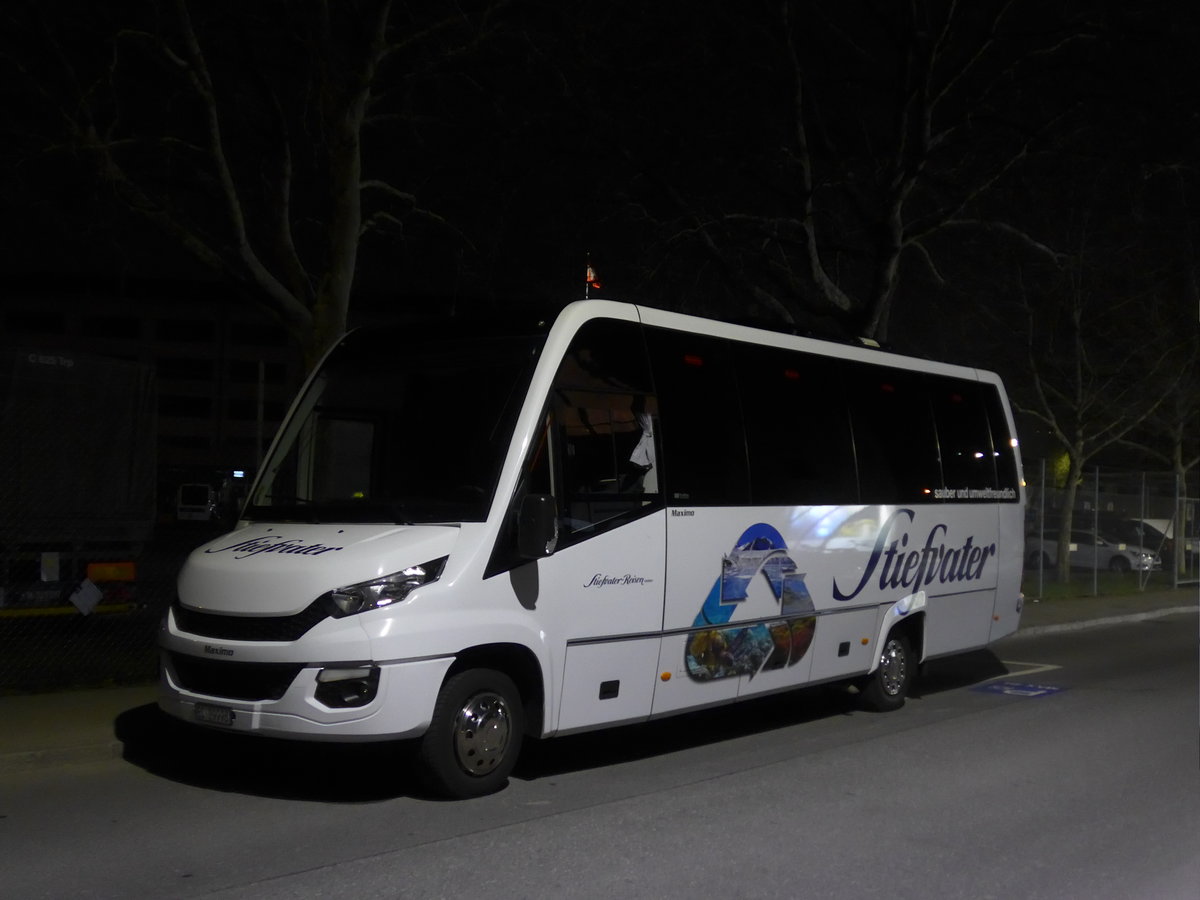 (203'637) - Stiefvater, Basel - BS 29'998 - Iveco/Maximo am 13. April 2019 in Thun, R�tlistrasse