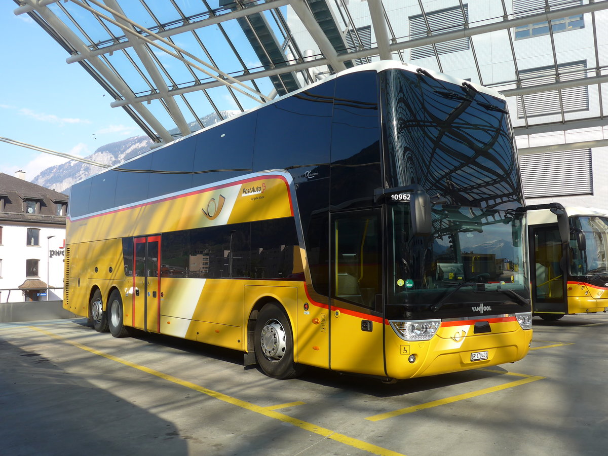 (203'802) - PostAuto Graub�nden - GR 170'401 - Van Hool am 19. April 2019 in Chur, Postautostation