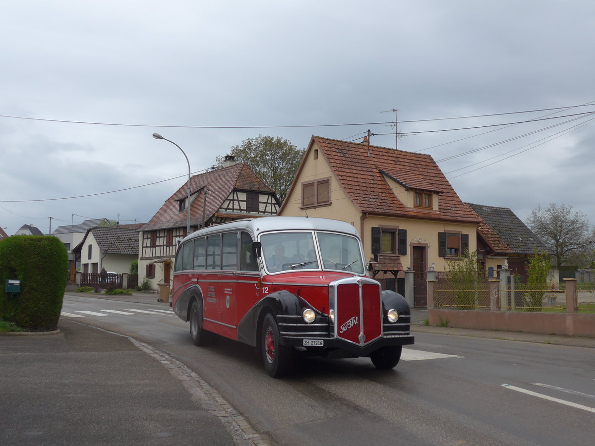 (204'185) - Aus der Schweiz: Meier, Gr�t - Nr. 12/ZH 27'216 - FBW/R&J (ex Wespe, Altst�tten; ex AFA Adelboden Nr. 12) am 27. April 2019 in Stundwiller, Rue Principale