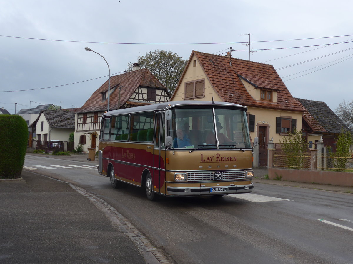(204'198) - Aus Deutschland: Lay Reisen, P�ttlingen - SB-LR 19H - Setra am 27. April 2019 in Stundwiller, Rue Principale