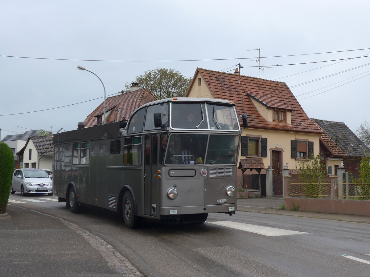 (204'208) - Aus der Schweiz: Schneider, Schmerikon - SG 13'934 - FBW/T�scher Hochlenker (ex Basler, Hofstetten; ex VBZ Z�rich Nr. 244) am 27. April 2019 in Stundwiller, Rue Principale