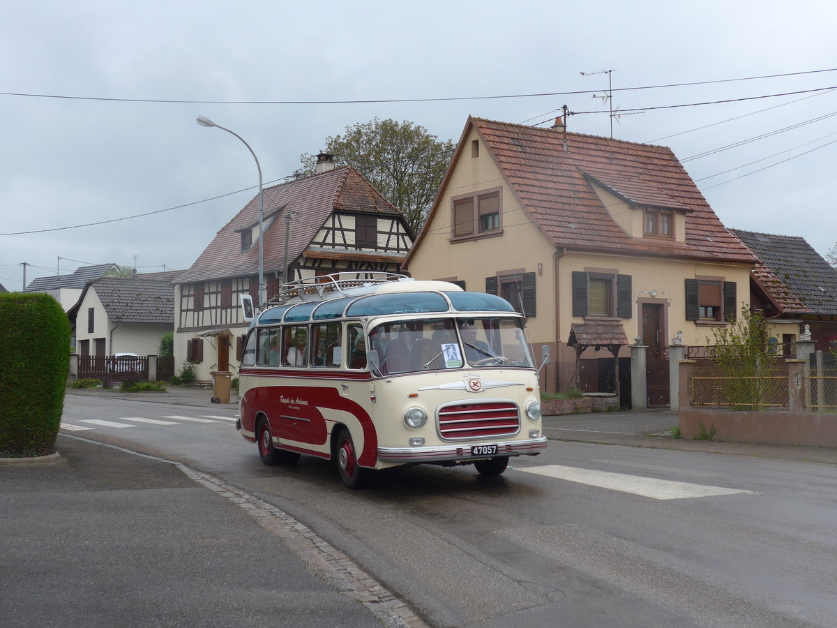 (204'222) - Aus Luxemburg: Rapide des Ardennes, Perl� - 47'057 - Setra am 27. April 2019 in Stundwiller, Rue Principale