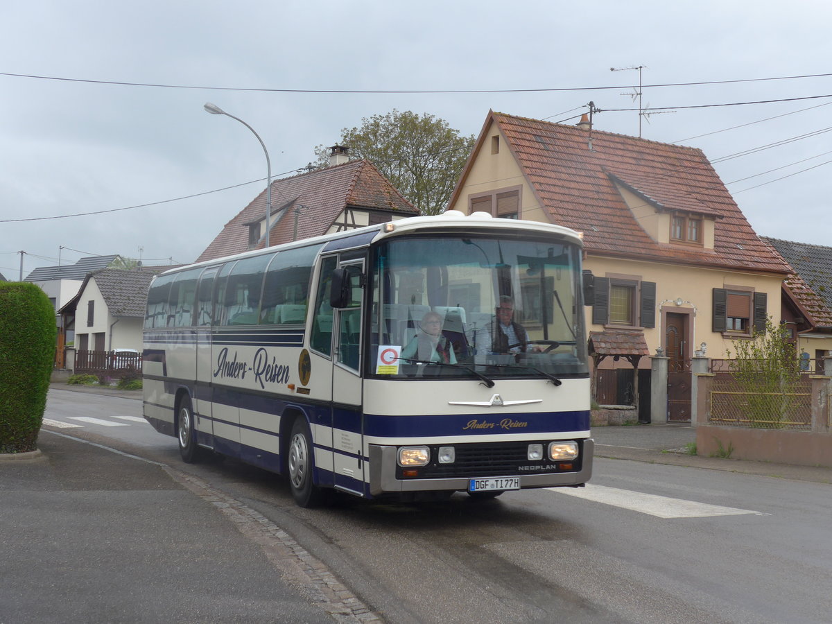 (204'231) - Aus Deutschland: Anders, M�nchen - DGF-TI 77H - Neoplan am 27. April 2019 in Stundwiller, Rue Principale